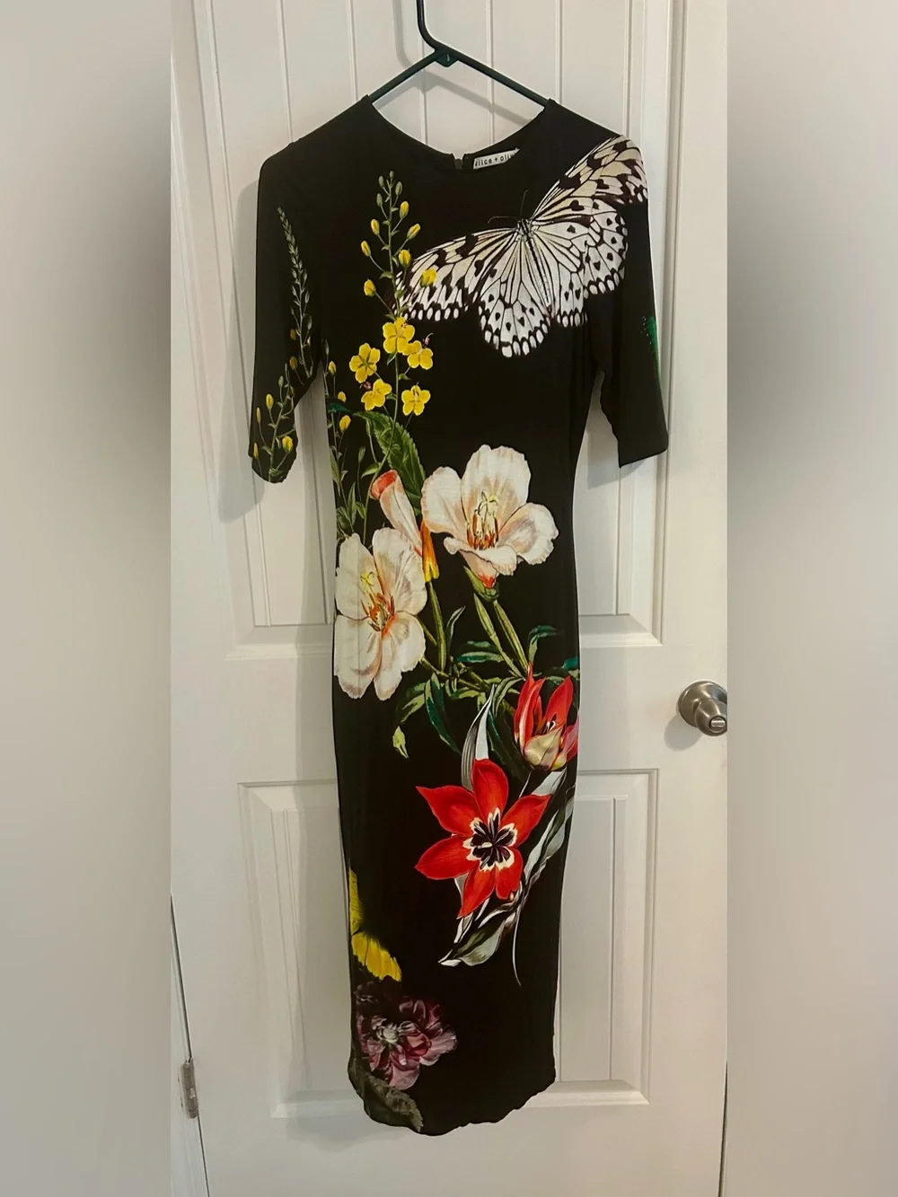 Alice + Olivia Delora Floral Midi Sheath Dress - Picture 2 of 5